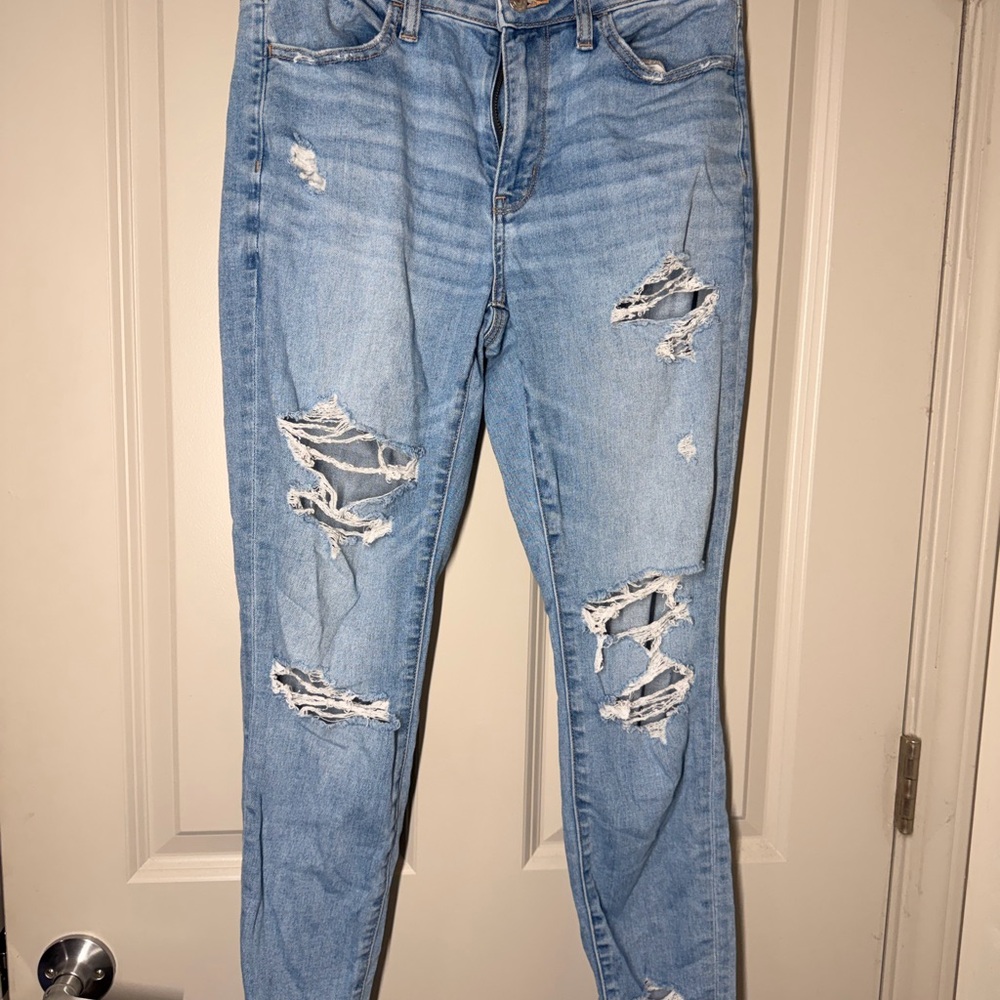 American Eagle Outfitters Light Wash Distressed Skinny Jeans